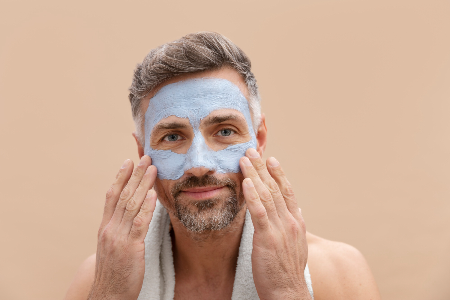Läs mer om artikeln Ansiktsmask för män: Upptäck LED-ljusterapi